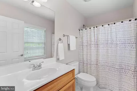Bath - 42645 Cochrans Lock Dr, Ashburn, VA 20148 photo 5 of 6