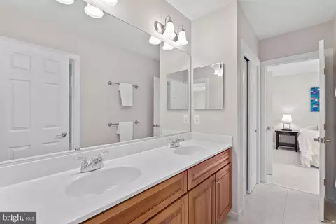 Bath - 42645 Cochrans Lock Dr, Ashburn, VA 20148 photo 3 of 6