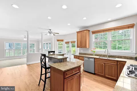 Kitchen - 42645 Cochrans Lock Dr, Ashburn, VA 20148 photo 2 of 8