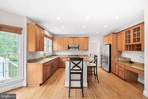 Kitchen - 42645 Cochrans Lock Dr, Ashburn, VA 20148 photo 5 of 8