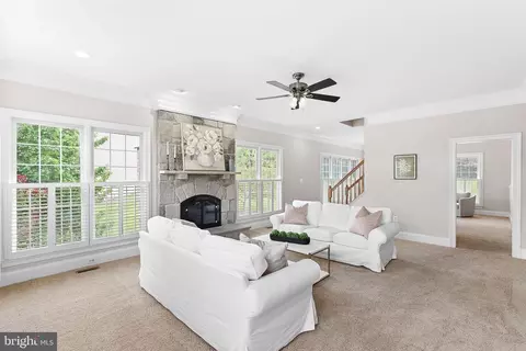 Living - 42645 Cochrans Lock Dr, Ashburn, VA 20148 photo 9 of 10