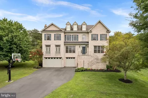 Exterior - 42645 Cochrans Lock Dr, Ashburn, VA 20148 photo 3 of 9