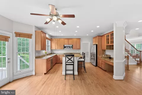 Kitchen - 42645 Cochrans Lock Dr, Ashburn, VA 20148 photo 6 of 8