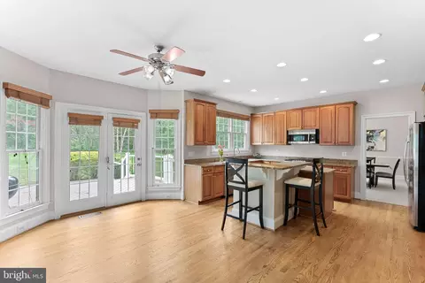 Kitchen - 42645 Cochrans Lock Dr, Ashburn, VA 20148 photo 8 of 8