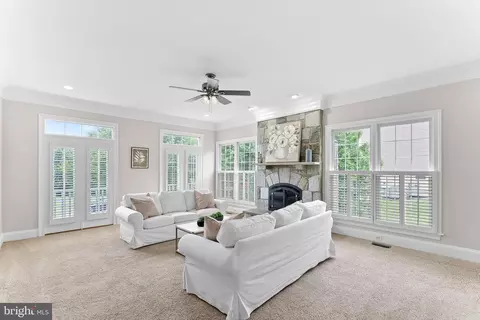 Living - 42645 Cochrans Lock Dr, Ashburn, VA 20148 photo 7 of 10