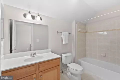 Bath - 42645 Cochrans Lock Dr, Ashburn, VA 20148 photo 6 of 6