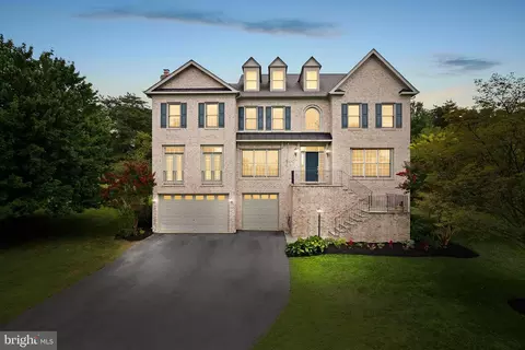Exterior - 42645 Cochrans Lock Dr, Ashburn, VA 20148 photo 2 of 9