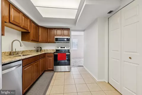 32 Regis Cir, Sterling, VA 20164 photo 8