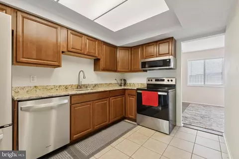 32 Regis Cir, Sterling, VA 20164 photo 9