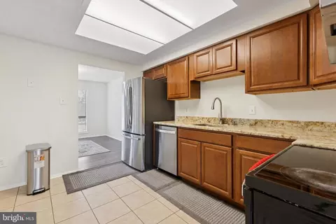 32 Regis Cir, Sterling, VA 20164 photo 10
