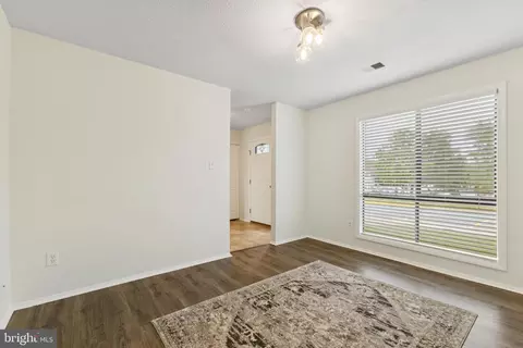 32 Regis Cir, Sterling, VA 20164 photo 7