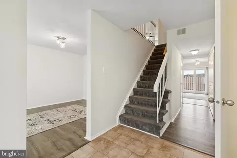 32 Regis Cir, Sterling, VA 20164 photo 4