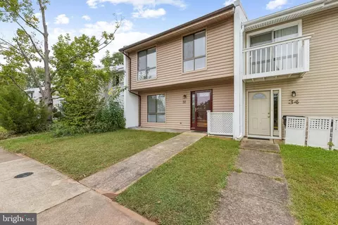 32 Regis Cir, Sterling, VA 20164 photo 3