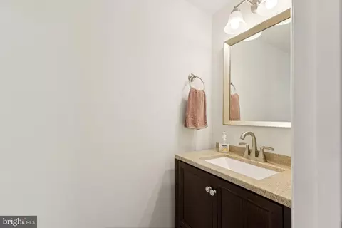 32 Regis Cir, Sterling, VA 20164 photo 13