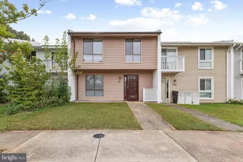 32 Regis Cir, Sterling, VA 20164 photo 2