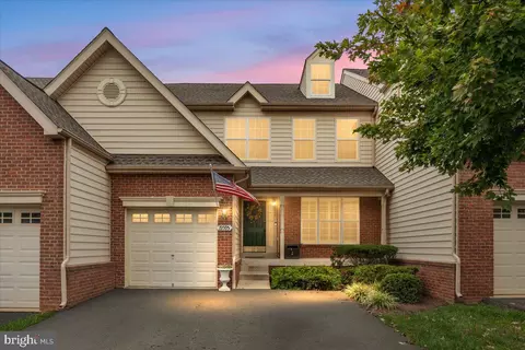 Exterior - 19595 Aspendale Sq, Ashburn, VA 20147 photo 2 of 10