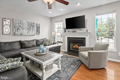Living - 19595 Aspendale Sq, Ashburn, VA 20147 photo 1 of 1