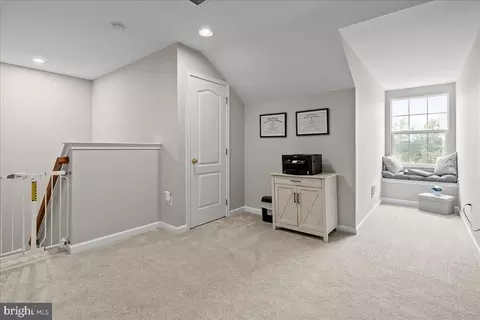 Entry Way - 19595 Aspendale Sq, Ashburn, VA 20147 photo 10 of 16