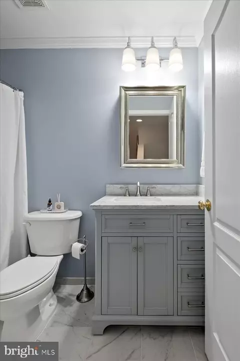 Bath - 19595 Aspendale Sq, Ashburn, VA 20147 photo 5 of 5