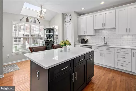 Kitchen - 19595 Aspendale Sq, Ashburn, VA 20147 photo 2 of 7