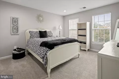 Bedroom - 19595 Aspendale Sq, Ashburn, VA 20147 photo 5 of 9