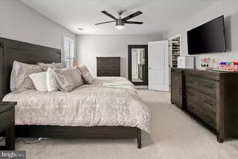 Bedroom - 19595 Aspendale Sq, Ashburn, VA 20147 photo 3 of 9