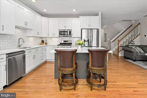 Kitchen - 19595 Aspendale Sq, Ashburn, VA 20147 photo 7 of 7