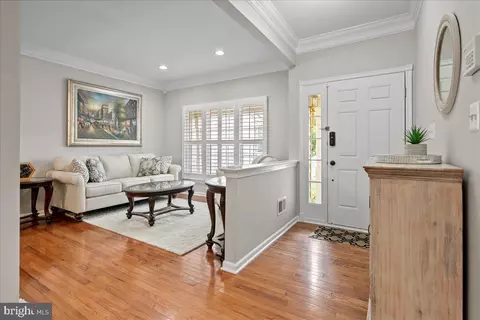 Entry Way - 19595 Aspendale Sq, Ashburn, VA 20147 photo 3 of 16