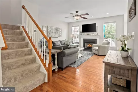 Entry Way - 19595 Aspendale Sq, Ashburn, VA 20147 photo 8 of 16