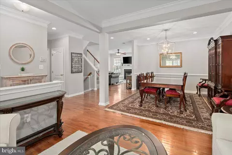 Entry Way - 19595 Aspendale Sq, Ashburn, VA 20147 photo 7 of 16