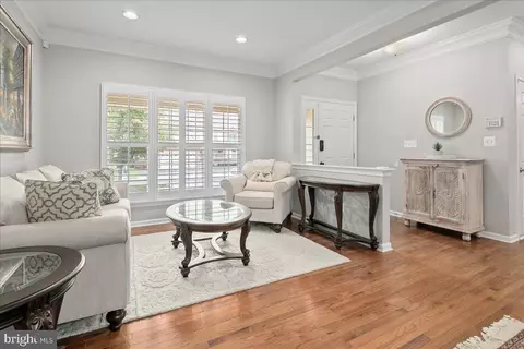 Entry Way - 19595 Aspendale Sq, Ashburn, VA 20147 photo 5 of 16