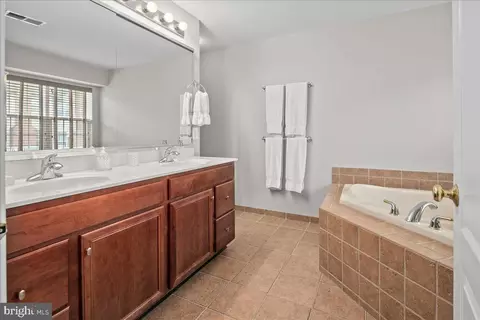 Bath - 19595 Aspendale Sq, Ashburn, VA 20147 photo 2 of 5