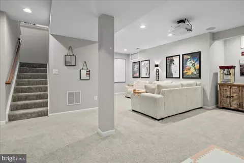 Entry Way - 19595 Aspendale Sq, Ashburn, VA 20147 photo 11 of 16