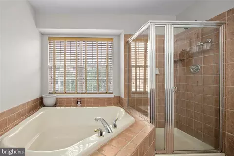 Bath - 19595 Aspendale Sq, Ashburn, VA 20147 photo 3 of 5