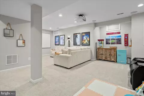 Entry Way - 19595 Aspendale Sq, Ashburn, VA 20147 photo 12 of 16