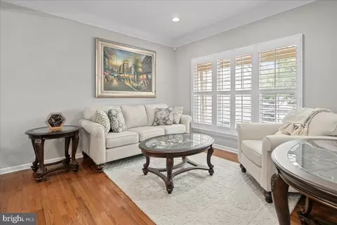 Entry Way - 19595 Aspendale Sq, Ashburn, VA 20147 photo 6 of 16