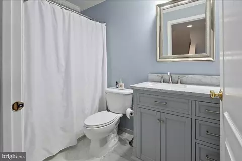 Bath - 19595 Aspendale Sq, Ashburn, VA 20147 photo 4 of 5
