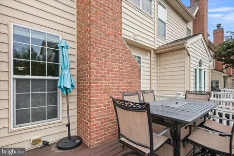 Exterior - 19595 Aspendale Sq, Ashburn, VA 20147 photo 4 of 10
