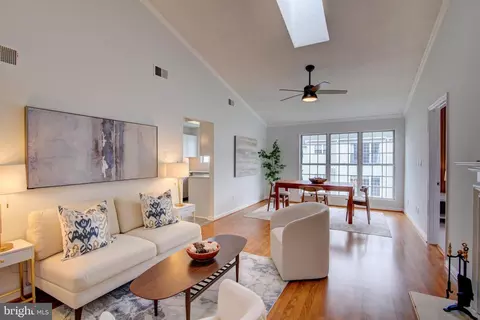 1102 Huntmaster #301, Leesburg, VA 20176