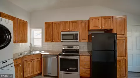 Entry Way - 312 E Gordon St, Sterling, VA 20164 photo 5 of 6