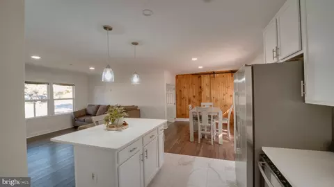 Entry Way - 312 E Gordon St, Sterling, VA 20164 photo 2 of 6