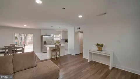 Entry Way - 312 E Gordon St, Sterling, VA 20164 photo 1 of 6