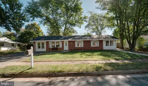 312 E Gordon St, Sterling, VA 20164