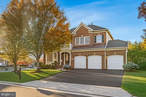 43356 Hillpark St, Chantilly, VA 20152