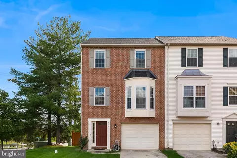 573 Tuliptree Sq NE, Leesburg, VA 20176