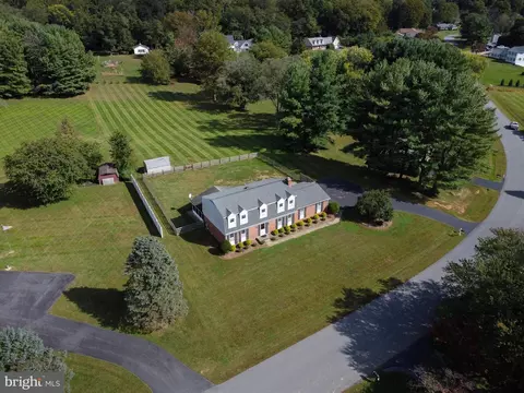 17412 Madison Ave, Hamilton, VA 20158