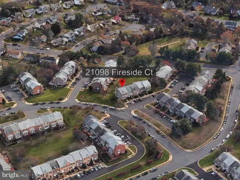 21098 Fireside Ct, Sterling, VA 20164 photo 2