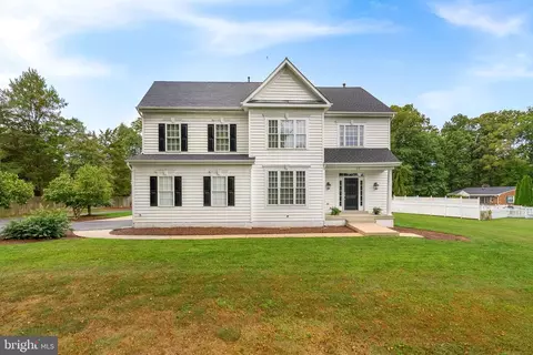 Exterior - 10 Crouch St, Sterling, VA 20165 photo 4 of 16