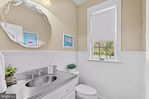 Bath - 10 Crouch St, Sterling, VA 20165 photo 1 of 8