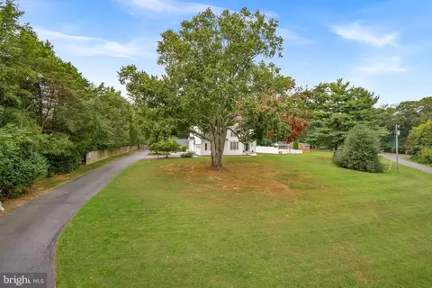 Exterior - 10 Crouch St, Sterling, VA 20165 photo 5 of 16